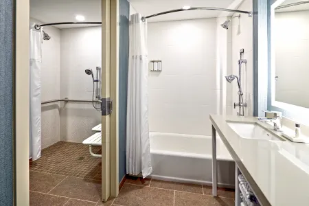 Cambria Hotel & Suites Anaheim Resort Area