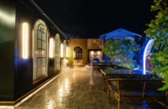 The One Smart Living Hotels near PTT Green in the City