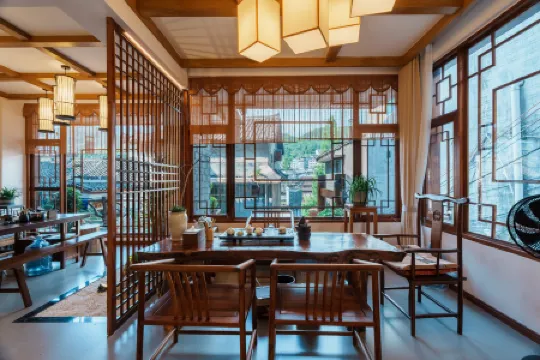 Phoenix Tea Words Listening to Rain River View Homestay (Phoenix Scenic Area Nanhuaqiao Branch) Отели рядом с достопримечательностью «Temple of the Queen of Heaven»