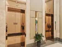 Cloud squatting grass e-sports landscape apartment (Qingyuecheng store)