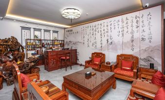 Dali Qianning Intelligent Hotel (High-speed Railway Station Erhai Lake Park Store)
