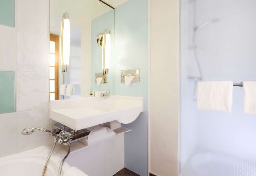 1. 노보텔 파리 상..