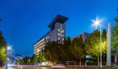 全季飯店（鄭州白廟地鐵站科技市場智滙城店） 西安建築科技大學(鄭州教學部)附近的飯店