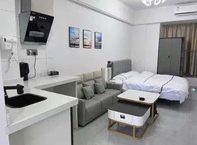 Lifeng Four Seasons Apartment (Jianji Chuntianli Branch) Hotel a Foundation Shopping Mall