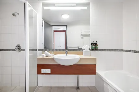 Crowne Plaza Alice Springs Lasseters