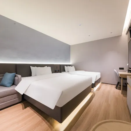 huiting international hotel Отели рядом с достопримечательностью «Железнодорожный вокзал Харбин»