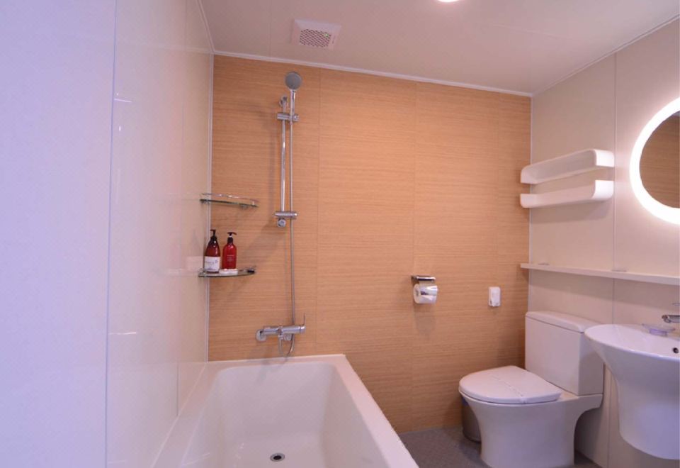 비바체리조트의 넓은 객실 내부