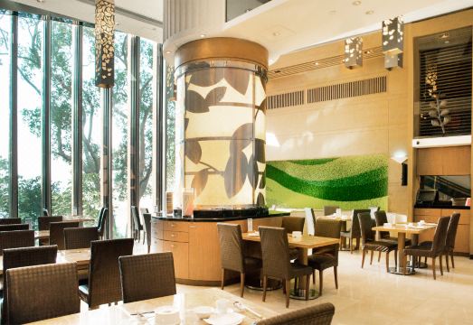 7. 로열 뷰 호텔..