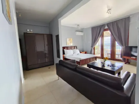 礁石海灘度假村