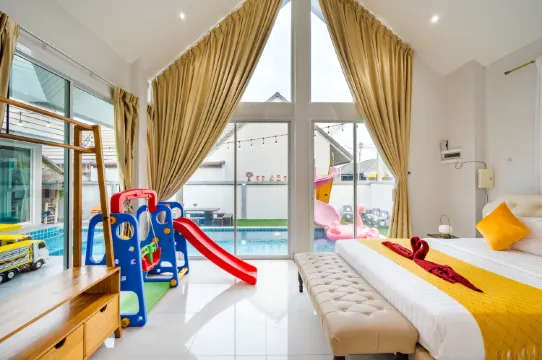 M4 Billion Pool Villa Cha-am