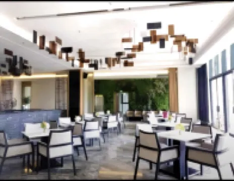 Luozhou Song Yun Seaview Hotel (Yangjiang Hailing Island Minjie Golden Coast Store)