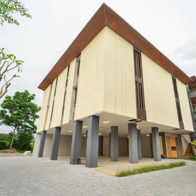 Keenan Living Luxe Seturan Hotels near Rumah Sakit Jih