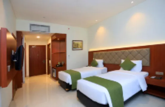 Luxury Inn Arion Hotel Hotels near Cempaka Putih
