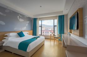 Xuriling · Riverside Hotel (Baita Park, Hongjun Road Store)