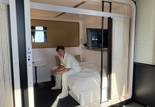 2. 퍼스트 캐빈 인..