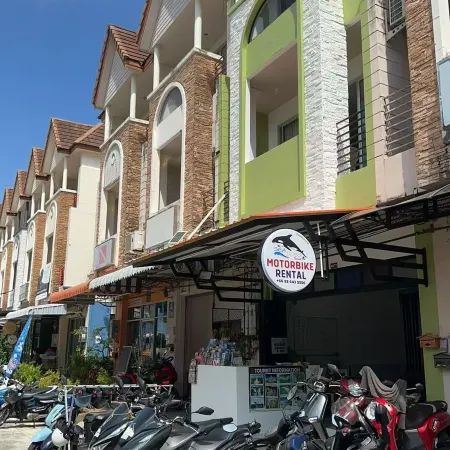 Sea Boss Homestay Отели рядом с достопримечательностью «Патак-Роуд - Ката-Бич»