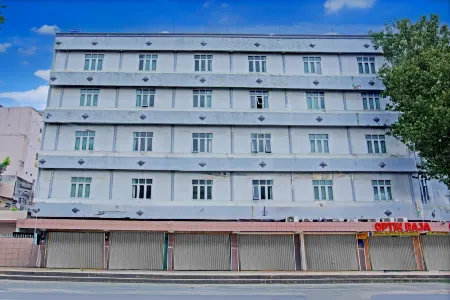 Townhouse Oak Palembang Near Jembatan Ampera Formerly Azzura Hotel Отели рядом с достопримечательностью «Benteng Kuto Besak»