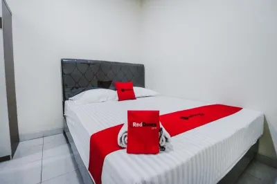 RedDoorz Plus Near Semanggi Hotels in Central Jakarta City