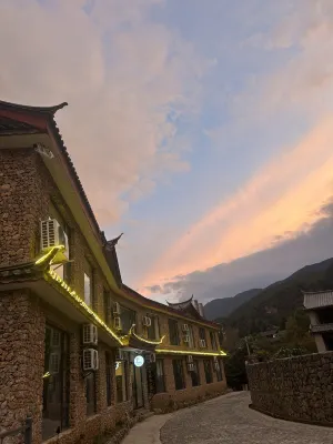 Tingfengboyuan Courtyard Green Forest Wild Luxury Holiday Homestay (Yulong Snow Mountain Branch) Các khách sạn gần Ganhaizi