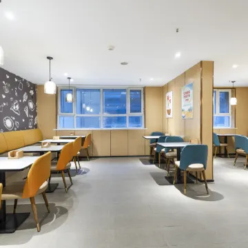 Yilong Anyun Hotel (Aksu Old Street Night Market)