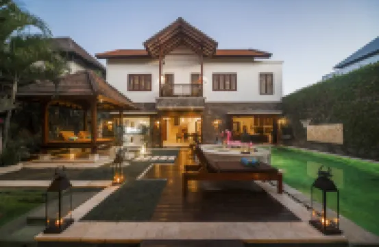 Villa Annecy, Fully Staffed Luxury Villa Central Seminyak