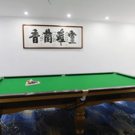 Beige Homestay (Yining Airport Railway Station)