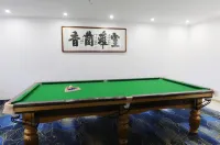 Beige Homestay (Yining Airport Railway Station)
