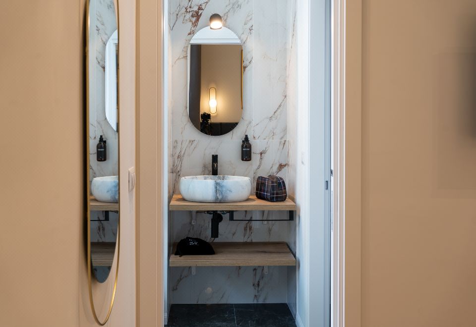 2. 로마트 럭셔리 ..