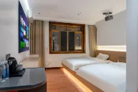 Xijiang Story Resort Hotel (Xijiang Qianhu Miao Village No. 4 Fengyu Bridge Branch) Отели рядом с достопримечательностью «Langde Miao Village Scenic Area»