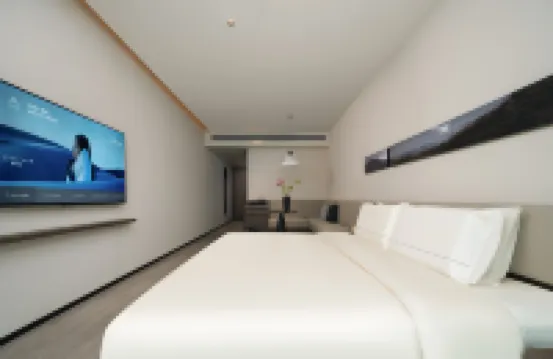 大連星海廣場百年城雕海景亞朵酒店