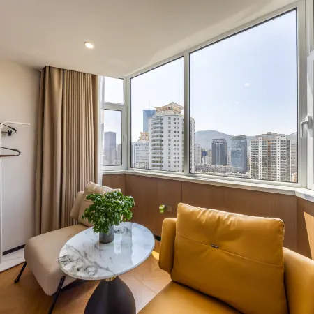 Lvju Smart Homestay (Zhangye Road Pedestrian Street)