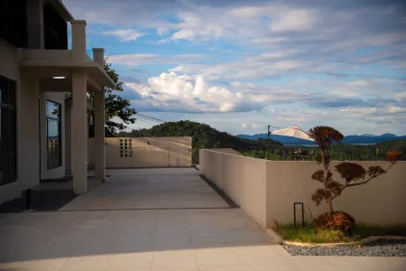 Meng ru Jiang nan Lu Shang yin VanillaEscapeRetreat Holiday Meishu (Lushan Xihai Branch) Отели рядом с достопримечательностью «Lushan Xihai Scenic Area»