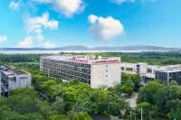 쿤밍 디안치 인터내셔널 호텔 University Foreign Languages Teaching Section， Yunnan University Chenggong Campus 주변 호텔