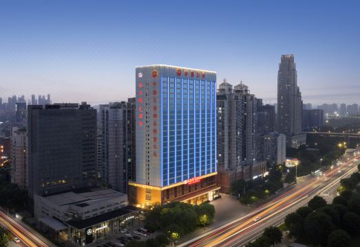 1. 솔럭스 호텔 우..