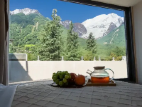 Yujian · MeetheMountain · Snow Mountain Panoramic Suite Homestay (Hailuogou Tourist Center)