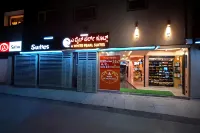 A White Pearl Suites