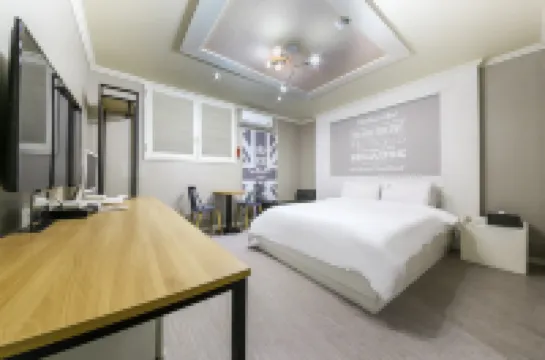 Gwangju W Lounge Hotel