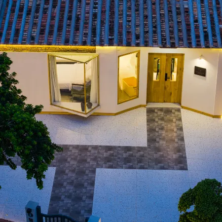 Jinglun Courtyard Vacation Apartment (Beihai Yintan Avenue)