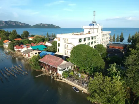 โกลเด้นบีช บูทีค รีสอร์ท โรงแรมใกล้อ่าวประจวบ