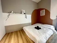 Midvalley Mosaic Southkey Muji w 3BR bathtub by Our Stay