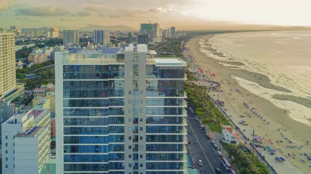 Premier Pearl Hotel Vung Tau Отели рядом с достопримечательностью «Mui Nghinh Phong»