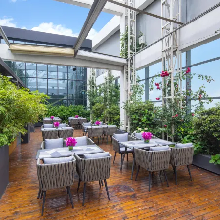 Yun Sky Garden Hotel (Jingmen Wanda Plaza Branch)