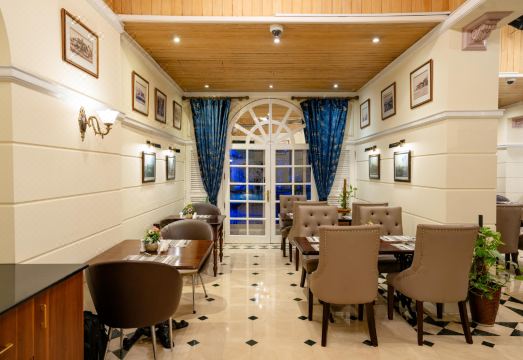 Luxe Avenue Hotel