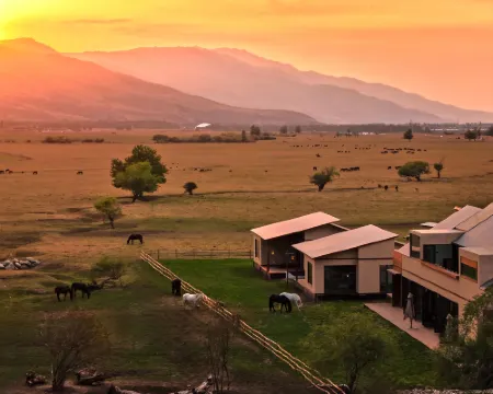 Trip.com Group Country Retreats (Nalati Spruce Hidden Lodge Joint Resort) Hoteles en Xinyuan