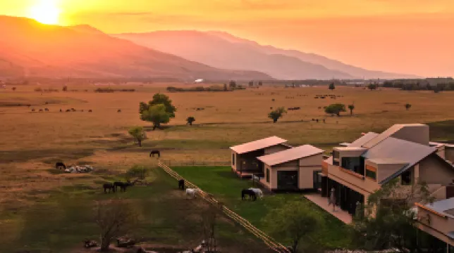 Trip.com Group Country Retreats (Nalati Spruce Hidden Lodge Joint Resort) Hotels near Nalati National Forest Park