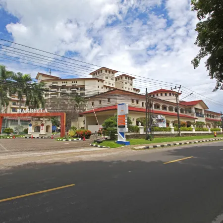 Marbella Place Anyer by Jayakarta Отели рядом с достопримечательностью «Пляж Anyer»
