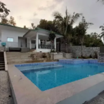 Private Pool overlooking Taal lake & mountain