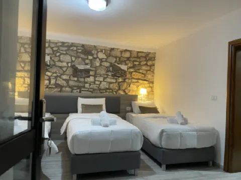 Te Gjyshi (at Grandfather) Hotel a 