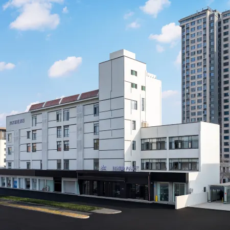 Home Inn Plus (Mianyang Municipal Government High‑Speed Rail Station Branch)