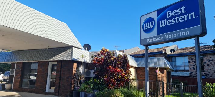 Best Western Parkside Motor Inn コフズ・ハーバーのホテル